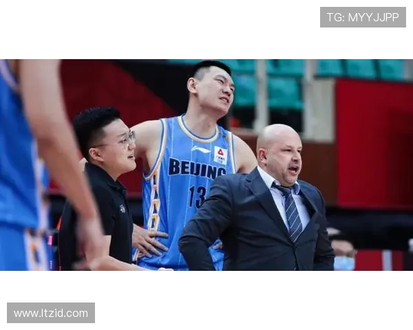 帕努奇米兰冠需顶级中锋挺莱奥 帕努奇米兰冠需顶级中锋挺莱奥